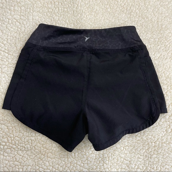 Old Navy Active Wear Dri-Fit Black Shorts
Size 4 / 5 XS
Pocket on both sides - Picture 4 of 7